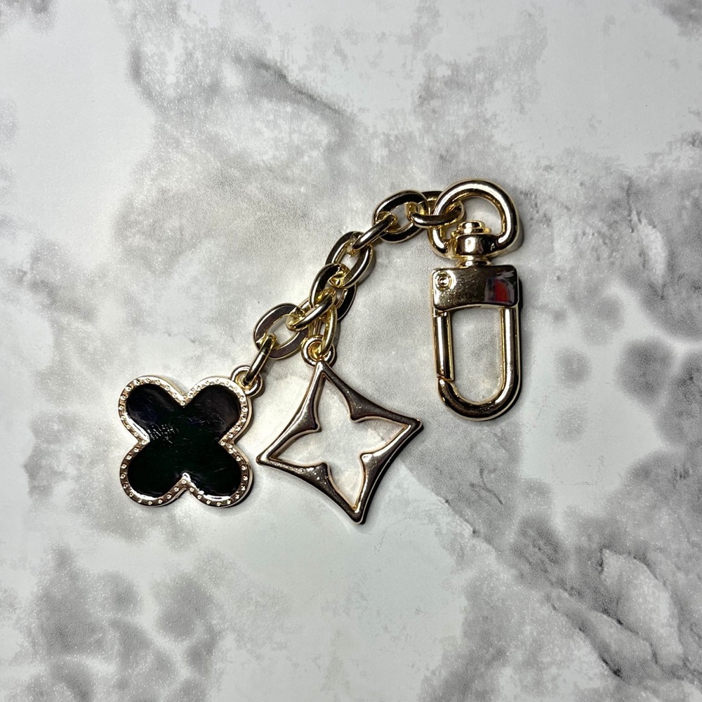 LOUIS VUITTON PadLock & Key #305 with Unbranded Gold & Black Clover Key Chain - Picture 6 of 8